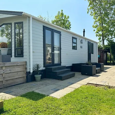 Holiday home 557 Op Recreatiepark De Wielen