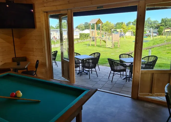 557 Op Recreatiepark De Wielen 펜션