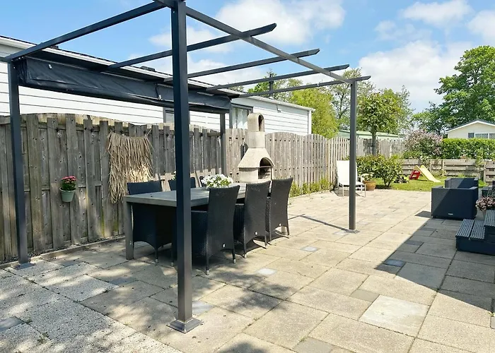 557 Op Recreatiepark De Wielen 펜션