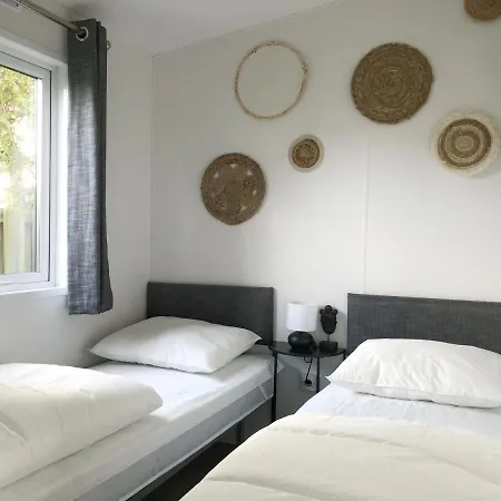 557 Op Recreatiepark De Wielen 度假居 *