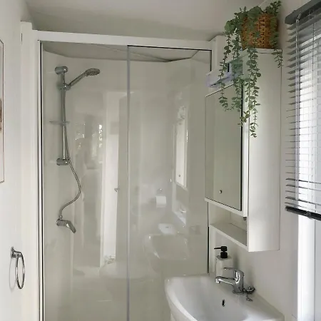 557 Op Recreatiepark De Wielen 度假居 *