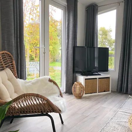 557 Op Recreatiepark De Wielen 度假居 *